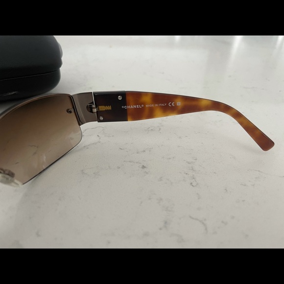 Authentic Chanel 4117B Vintage Sunglasses - Picture 4 of 16